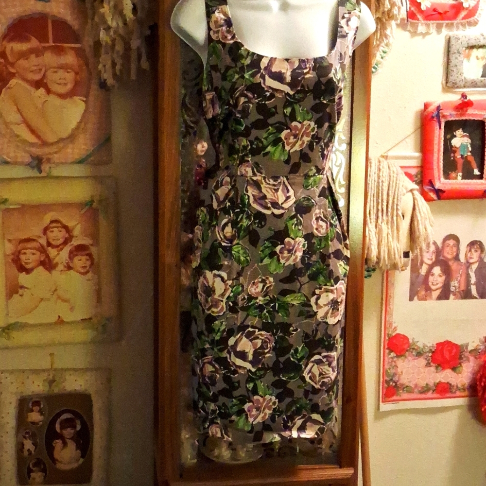 NWOT,Apt.9,Stunning,Gray/Purple, Floral,Bodycon,Midi Dress with Side Pockets ⚘️